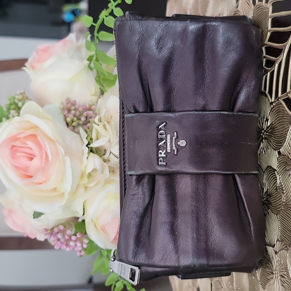Authentic Prada wallet - Picture 2 of 11